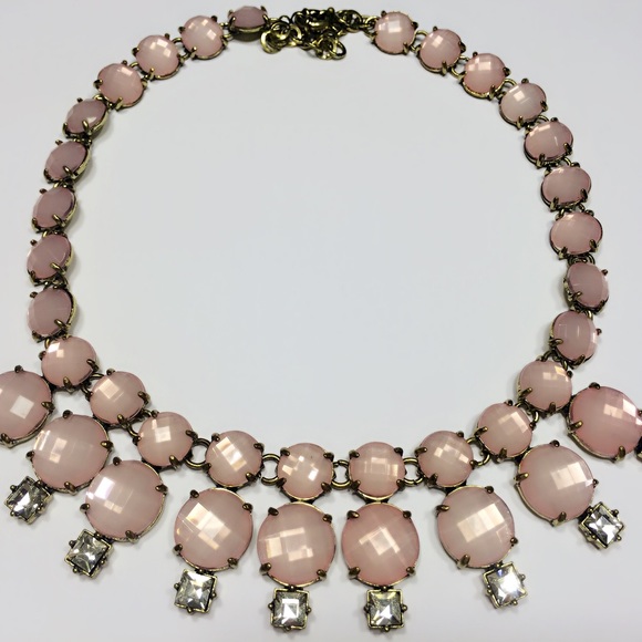 Jewelry - 💕Host Pick💕 Last one!  Pink statement necklace